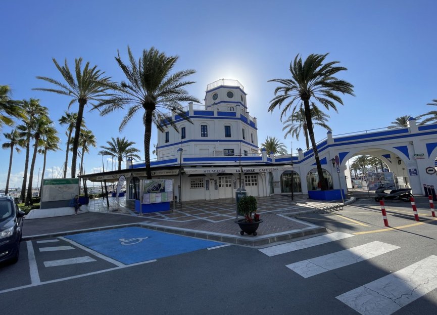 Resale - Apartment - Middle Floor Apartment - Estepona - Estepona Centro