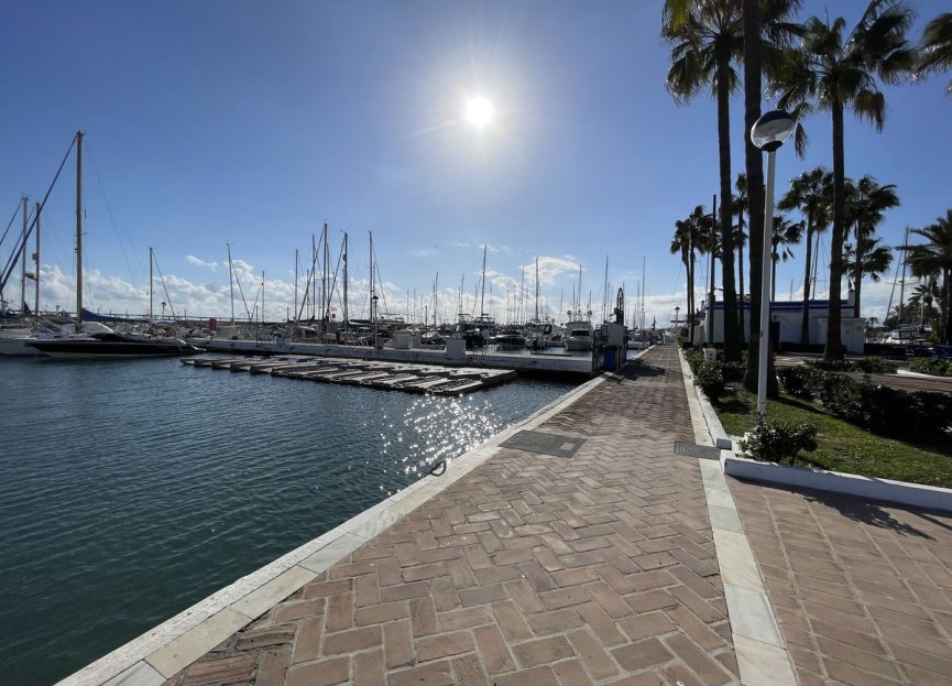 Resale - Apartment - Middle Floor Apartment - Estepona - Estepona Centro