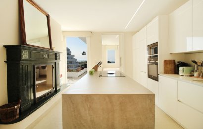 Resale - Apartment - Middle Floor Apartment - Marbella - Guadalmina Alta