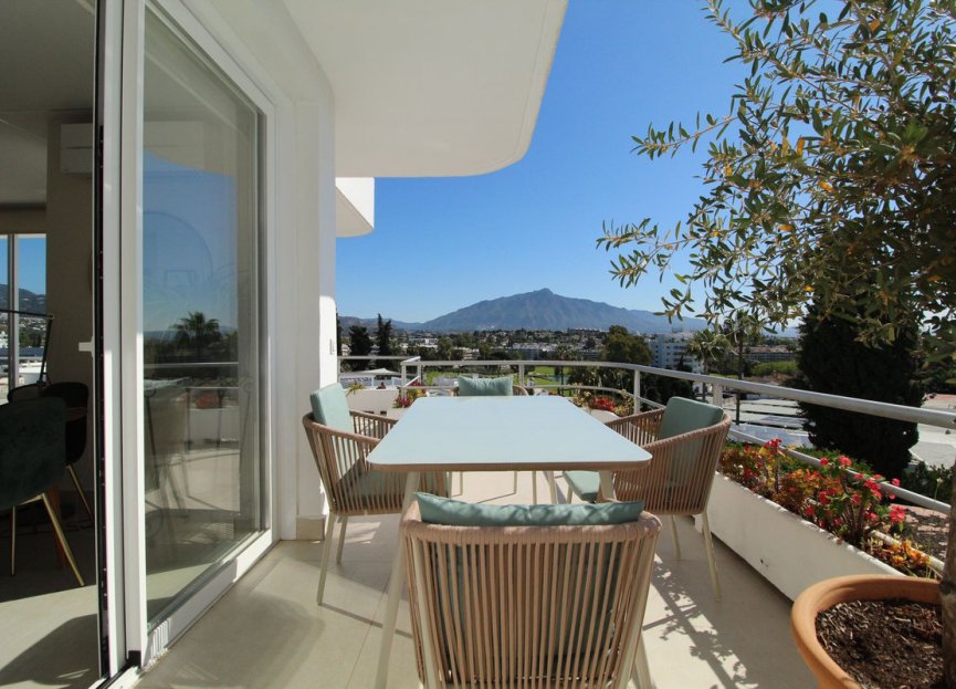 Resale - Apartment - Middle Floor Apartment - Marbella - Guadalmina Alta