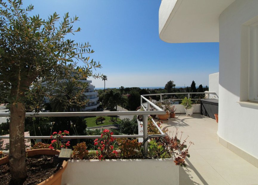 Resale - Apartment - Middle Floor Apartment - Marbella - Guadalmina Alta