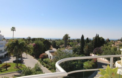 Resale - Apartment - Middle Floor Apartment - Marbella - Guadalmina Alta
