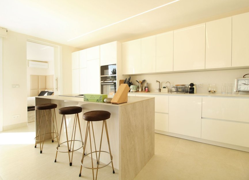 Resale - Apartment - Middle Floor Apartment - Marbella - Guadalmina Alta