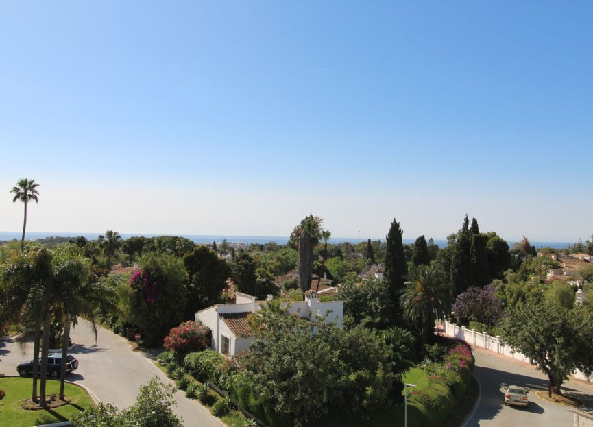 Resale - Apartment - Middle Floor Apartment - Marbella - Guadalmina Alta