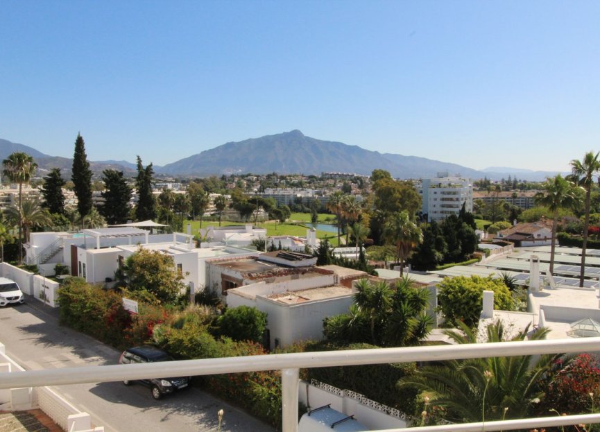 Resale - Apartment - Middle Floor Apartment - Marbella - Guadalmina Alta