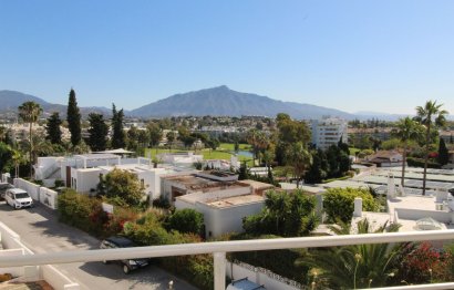 Resale - Apartment - Middle Floor Apartment - Marbella - Guadalmina Alta