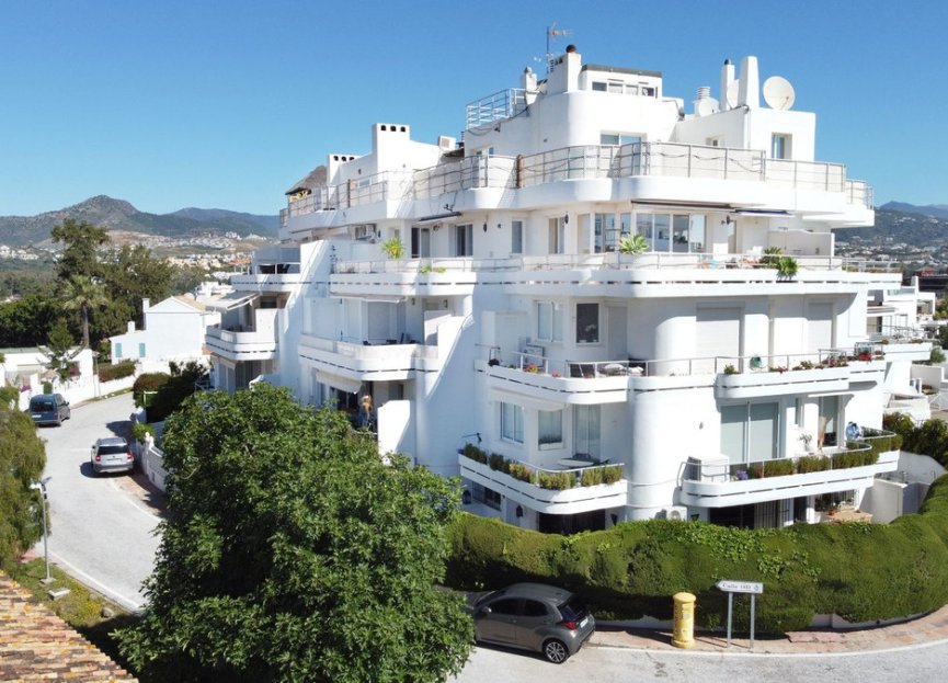 Resale - Apartment - Middle Floor Apartment - Marbella - Guadalmina Alta