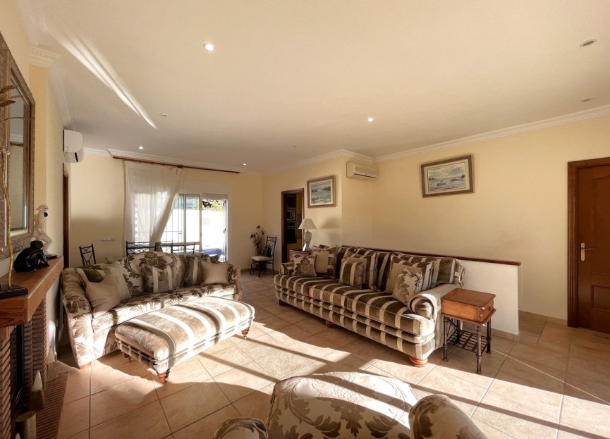 Resale - House - Detached Villa - Estepona - Estepona Centro