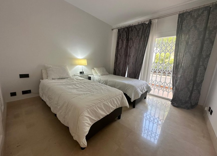 Resale - Ground floor apartment - Marbella - Nueva Andalucia