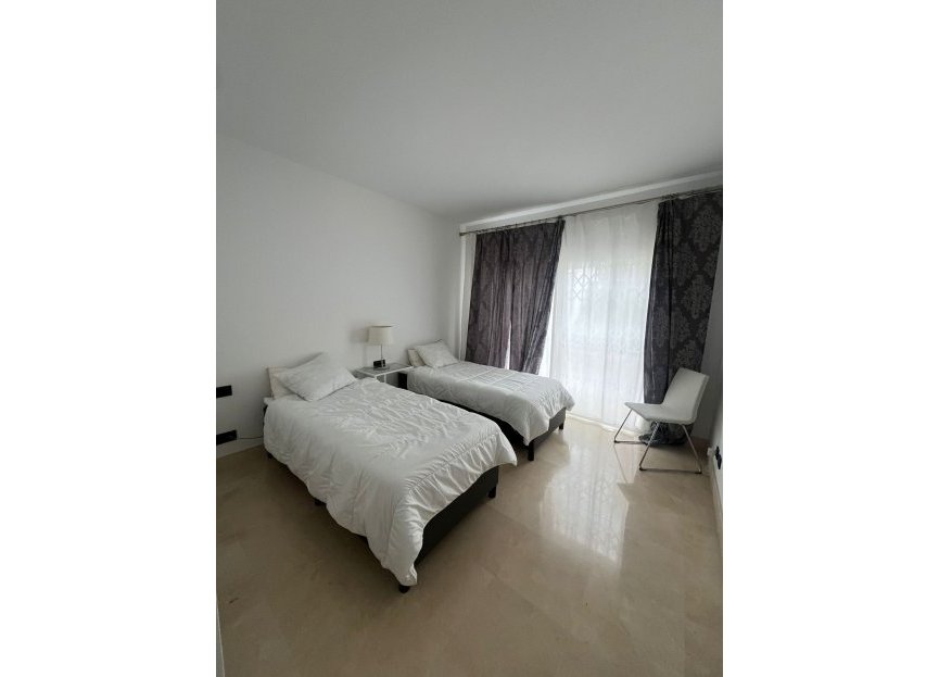 Resale - Ground floor apartment - Marbella - Nueva Andalucia