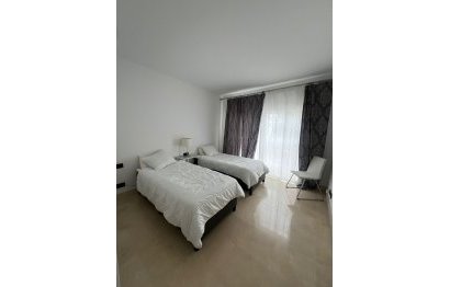 Resale - Ground floor apartment - Marbella - Nueva Andalucia