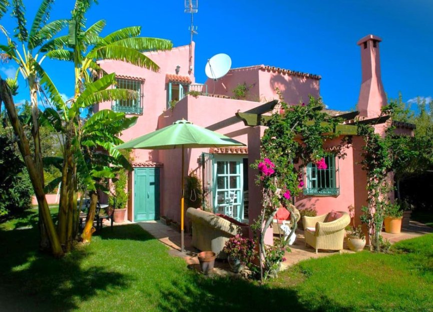 Resale - House - Finca - Cortijo - Estepona - Estepona Centro