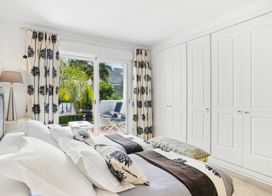 Resale - House - Townhouse - Marbella - Nueva Andalucia