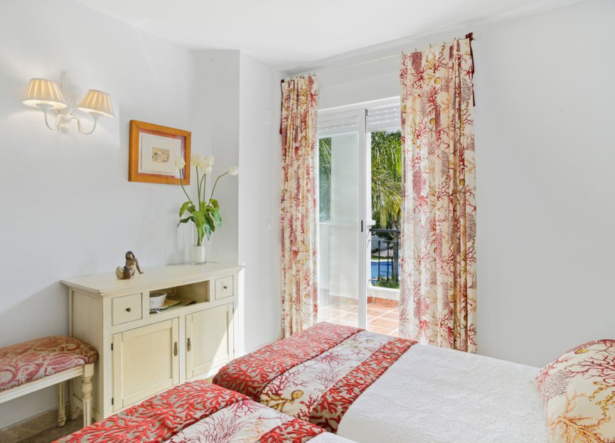 Resale - House - Townhouse - Marbella - Nueva Andalucia