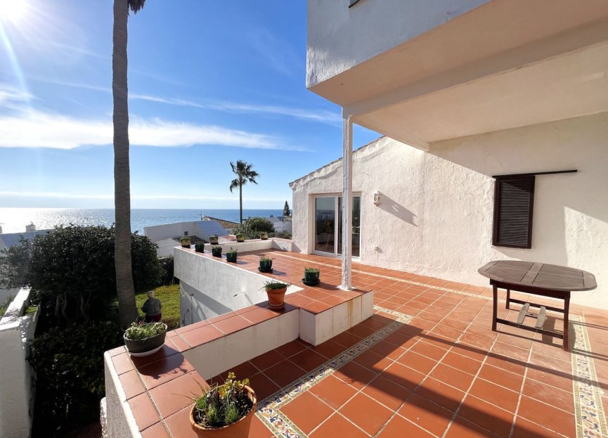 Resale - House - Detached Villa - Estepona - Estepona Centro