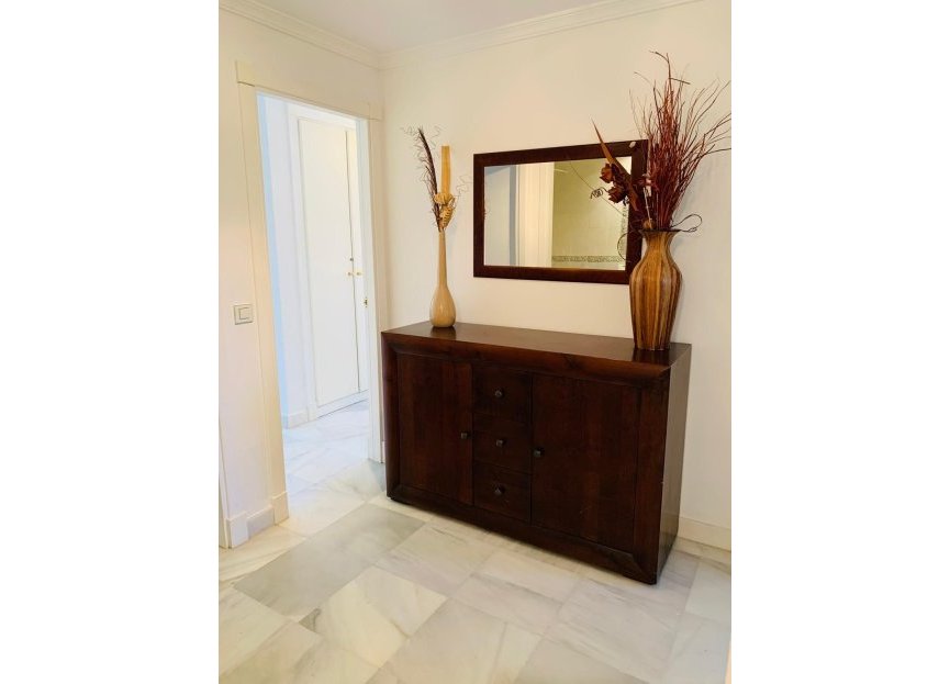 Resale - Apartment - Middle Floor Apartment - Estepona - Hacienda del Sol