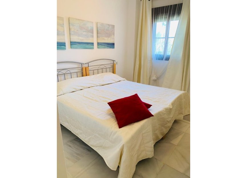 Resale - Apartment - Middle Floor Apartment - Estepona - Hacienda del Sol