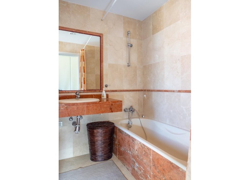 Resale - Apartment - Middle Floor Apartment - Estepona - Hacienda del Sol