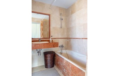 Resale - Apartment - Middle Floor Apartment - Estepona - Hacienda del Sol