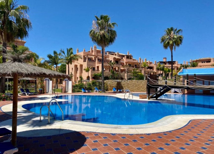 Resale - Apartment - Middle Floor Apartment - Estepona - Hacienda del Sol