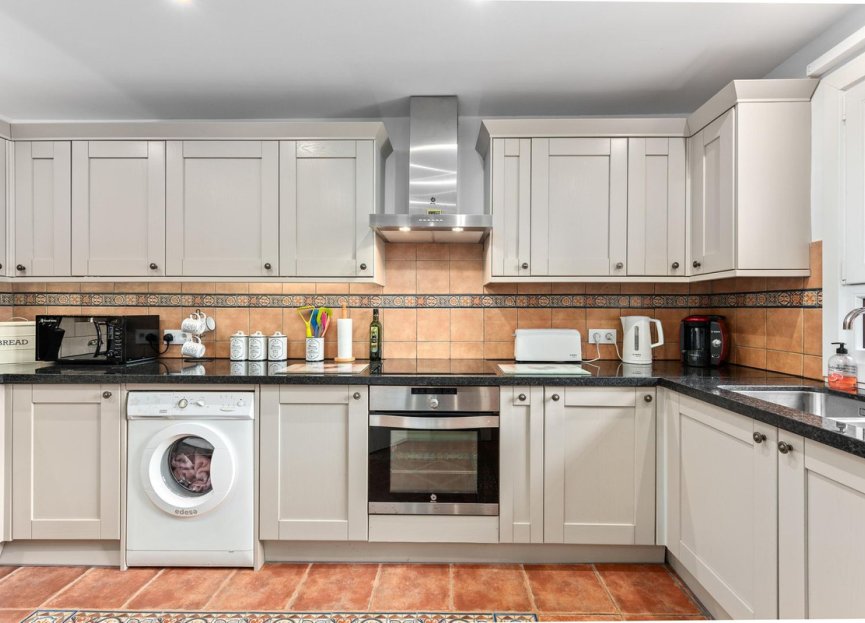 Resale - House - Townhouse - Estepona - Estepona Centro