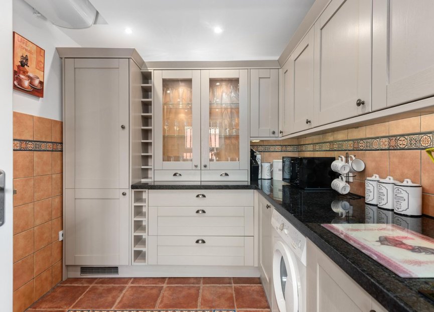 Resale - House - Townhouse - Estepona - Estepona Centro