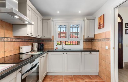 Resale - House - Townhouse - Estepona - Estepona Centro
