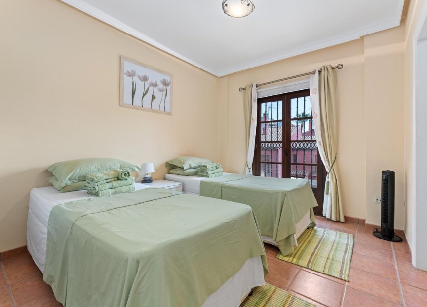 Resale - House - Townhouse - Estepona - Estepona Centro