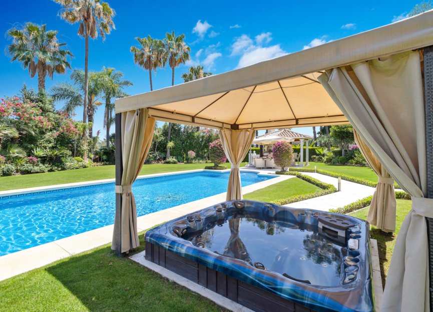 Resale - House - Detached Villa - Marbella - Nueva Andalucia