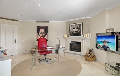 Resale - House - Detached Villa - Marbella - Nueva Andalucia