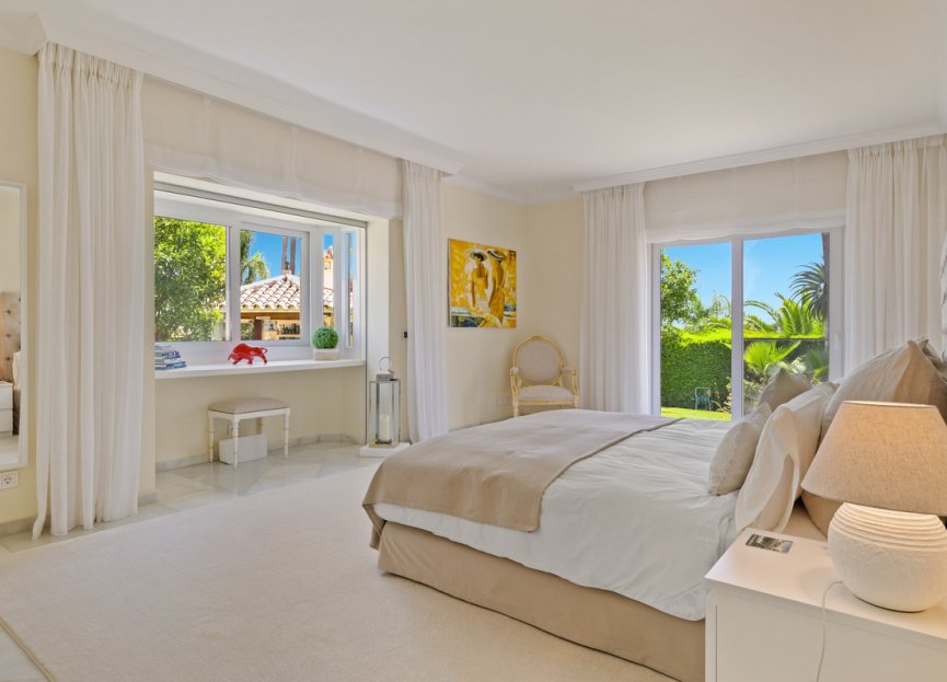 Resale - House - Detached Villa - Marbella - Nueva Andalucia