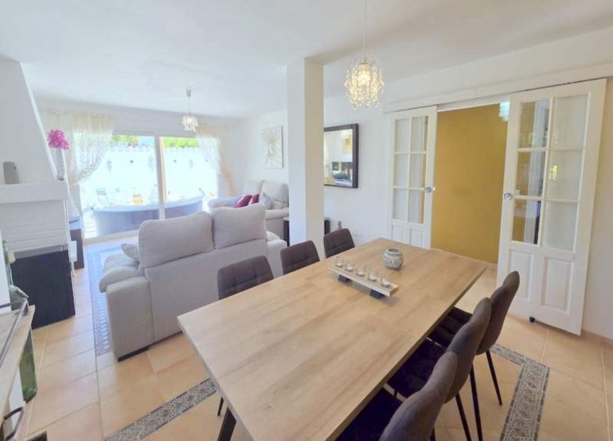 Resale - House - Detached Villa - Manilva - Manilva Centro