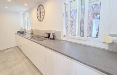 Resale - House - Detached Villa - Manilva - Manilva Centro