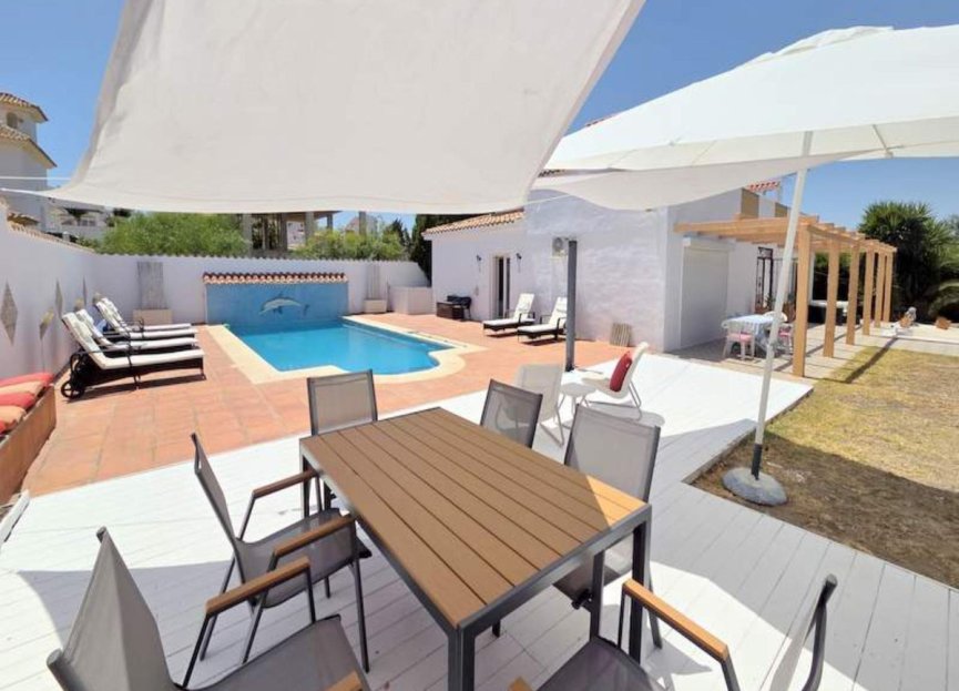 Resale - House - Detached Villa - Manilva - Manilva Centro