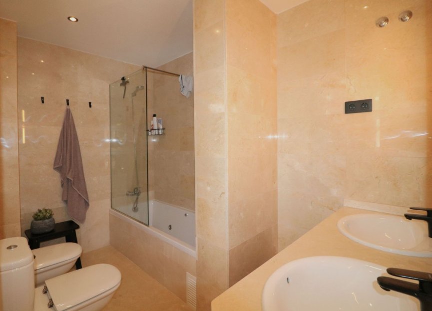 Resale - Apartment - Middle Floor Apartment - Marbella - La Mairena