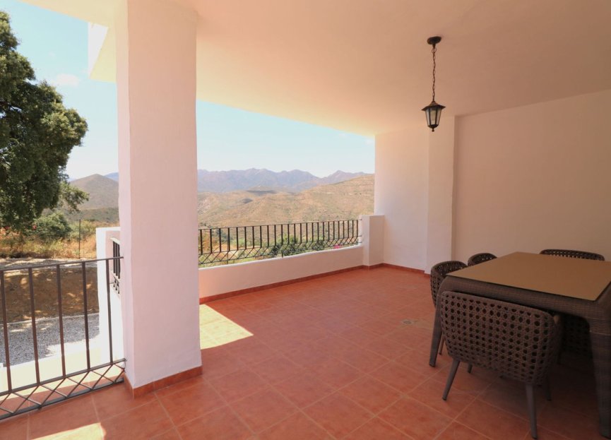 Resale - Apartment - Middle Floor Apartment - Marbella - La Mairena