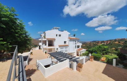 Resale - Apartment - Middle Floor Apartment - Marbella - La Mairena