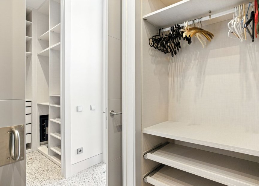 Reventa - House - Detached Villa - Marbella - Elviria