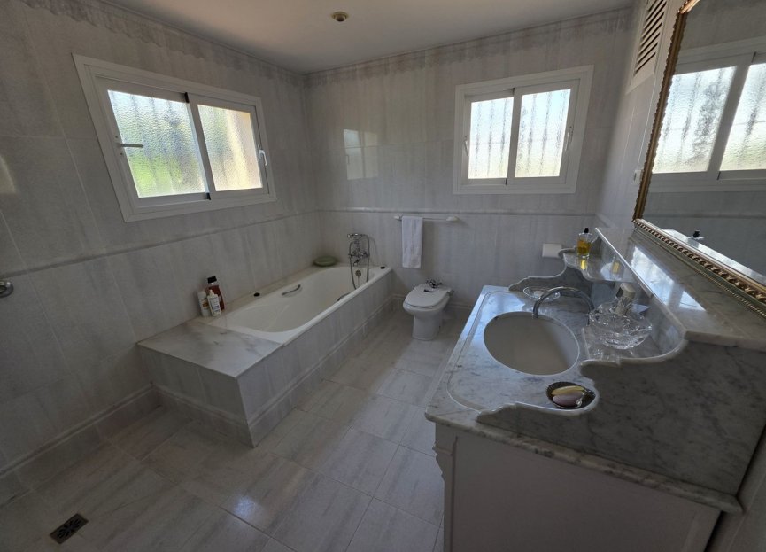 Resale - House - Detached Villa - Marbella - Marbesa