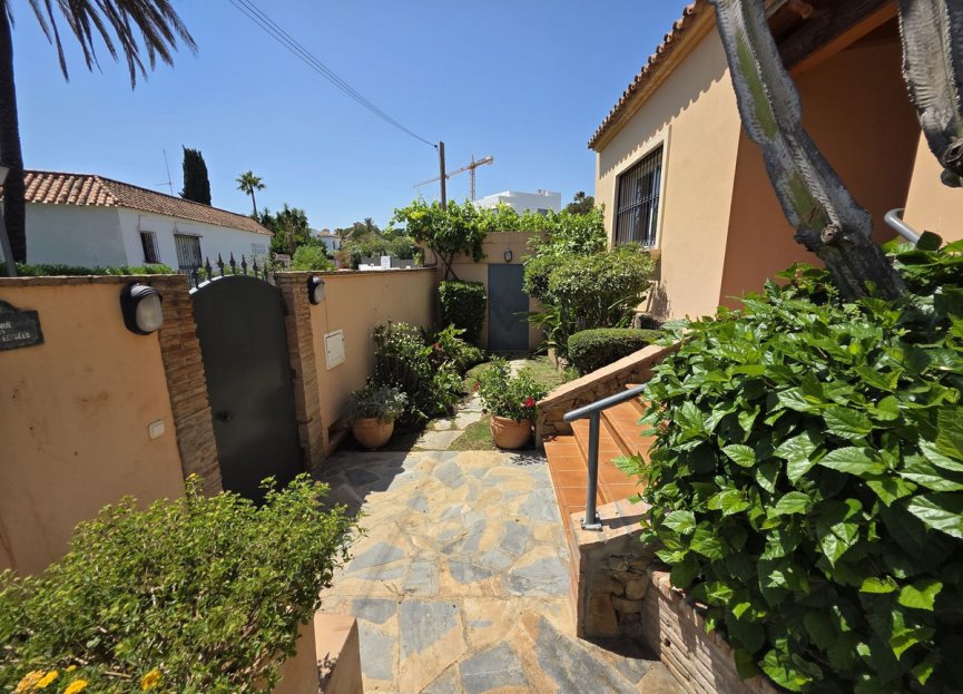 Resale - House - Detached Villa - Marbella - Marbesa
