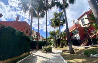 Resale - House - Townhouse - Estepona - Estepona Centro