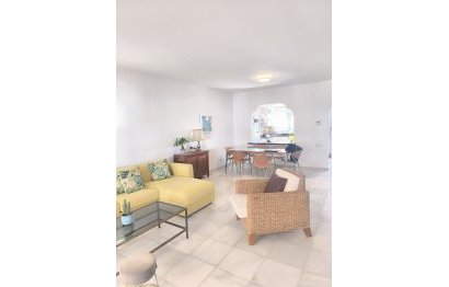 Resale - Apartment - Middle Floor Apartment - Estepona - El Presidente