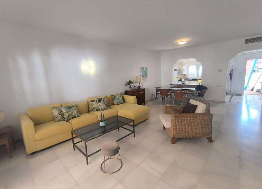 Resale - Apartment - Middle Floor Apartment - Estepona - El Presidente