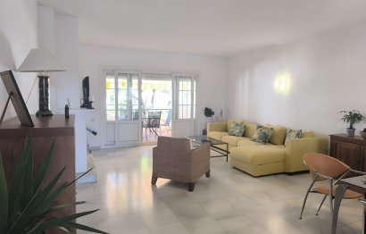 Resale - Apartment - Middle Floor Apartment - Estepona - El Presidente