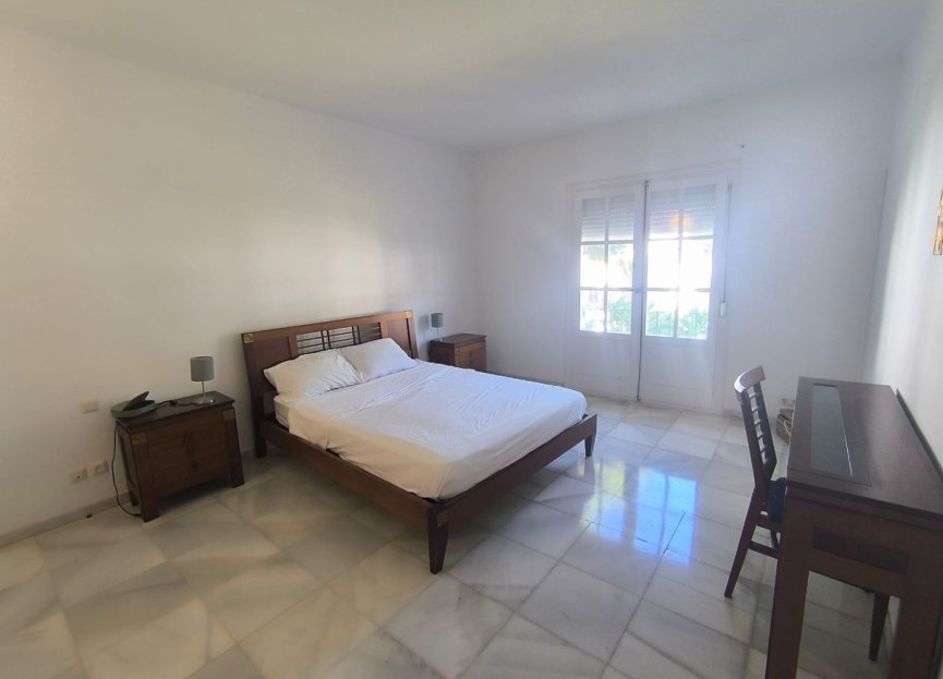 Resale - Apartment - Middle Floor Apartment - Estepona - El Presidente