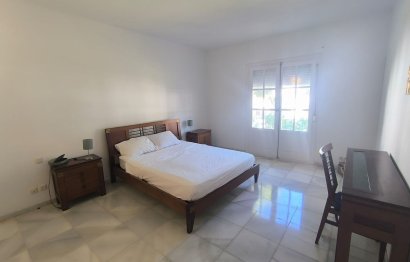 Resale - Apartment - Middle Floor Apartment - Estepona - El Presidente