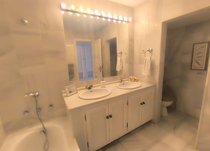 Resale - Apartment - Middle Floor Apartment - Estepona - El Presidente