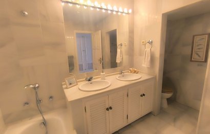 Resale - Apartment - Middle Floor Apartment - Estepona - El Presidente