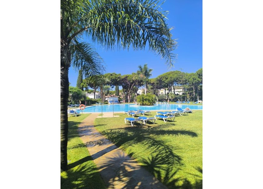 Resale - Apartment - Middle Floor Apartment - Estepona - El Presidente