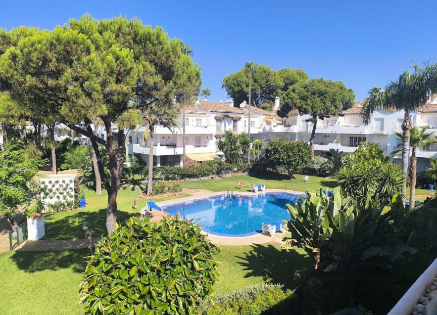 Resale - Apartment - Middle Floor Apartment - Estepona - El Presidente